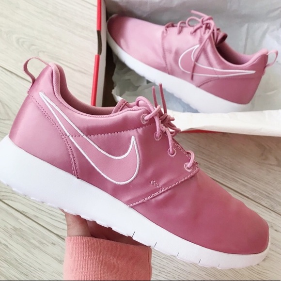 nike roshe one premium rose gold